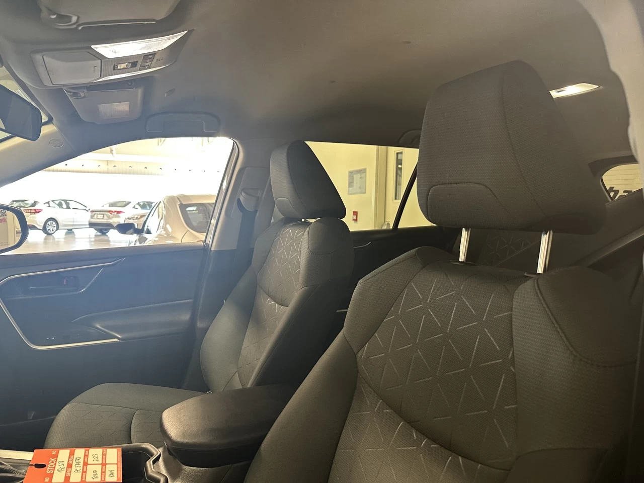 2023 Toyota RAV4
                                                    LE Image principale