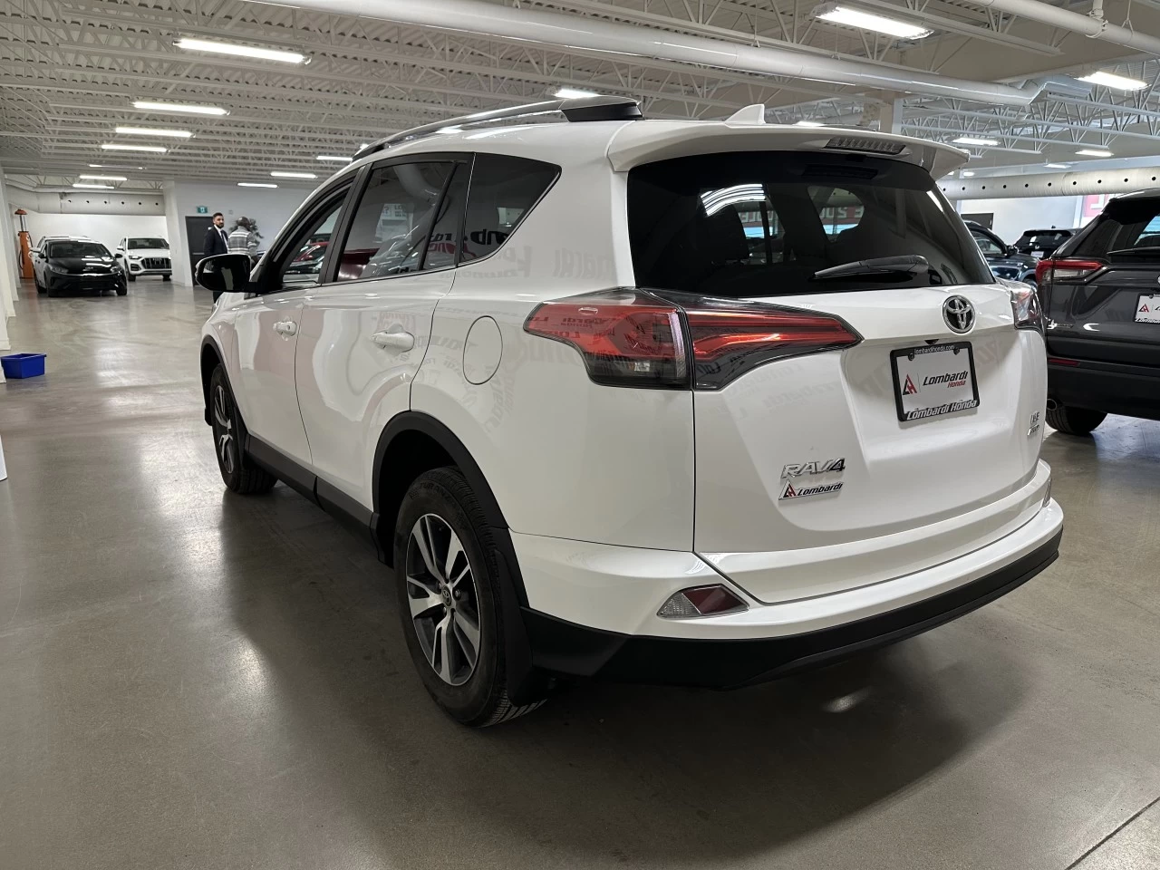 2018 Toyota RAV4 LE Main Image