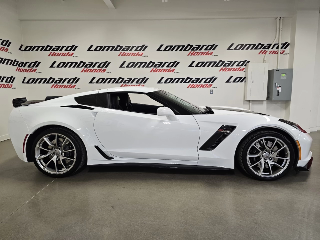 2019 Chevrolet Corvette Z06 3LZ https://www.lombardihonda.com/resize/b990ff35b810a3abc0cc817b2ca24889-1