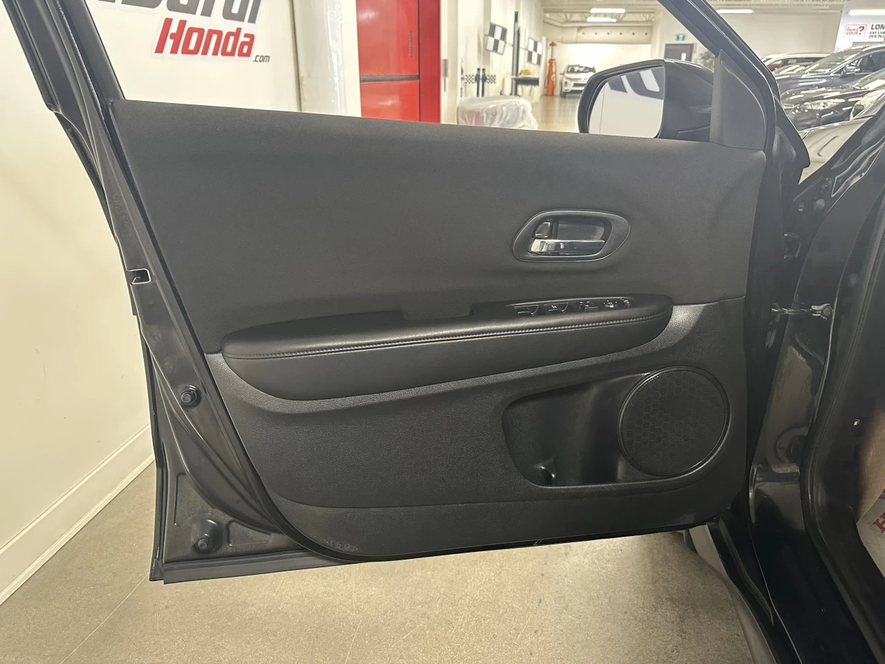 2016 Honda HR-V
                                                    LX Main Image