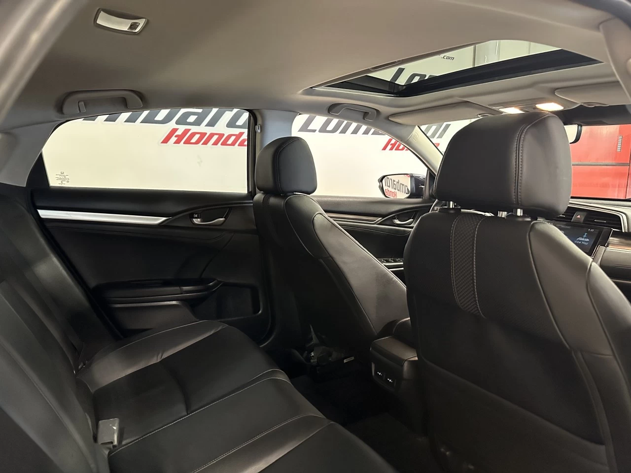 2019 Honda Civic
                                                    Touring Main Image