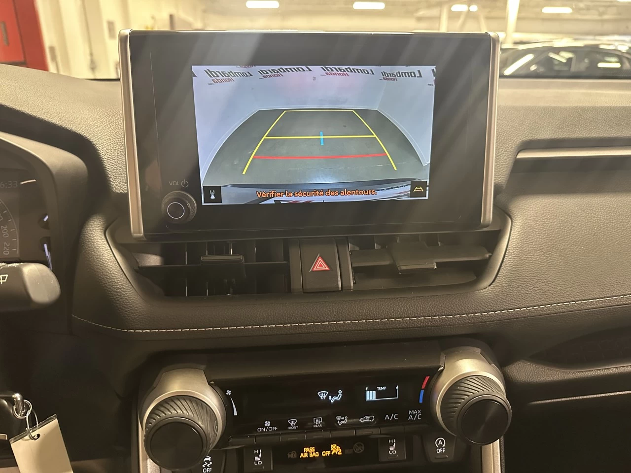 2024 Toyota RAV4 LE Image principale