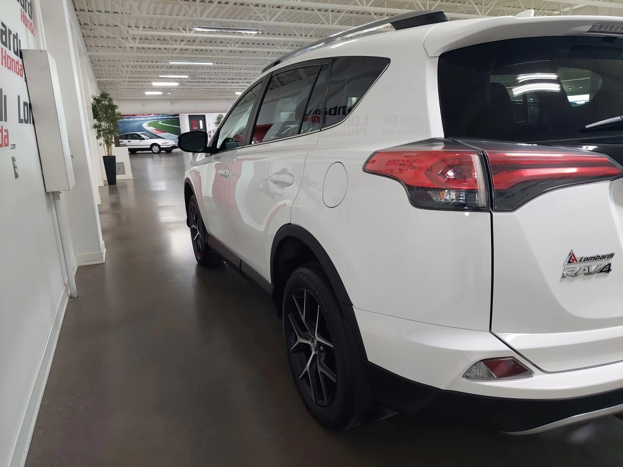 2018 Toyota RAV4 SE AWD https://www.lombardihonda.com/resize/b990ff35b810a3abc0cc817b2ca24889-1