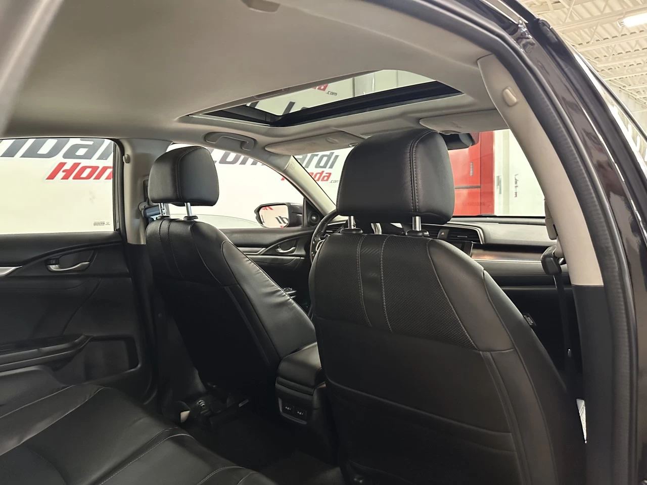 2016 Honda Civic Touring Main Image