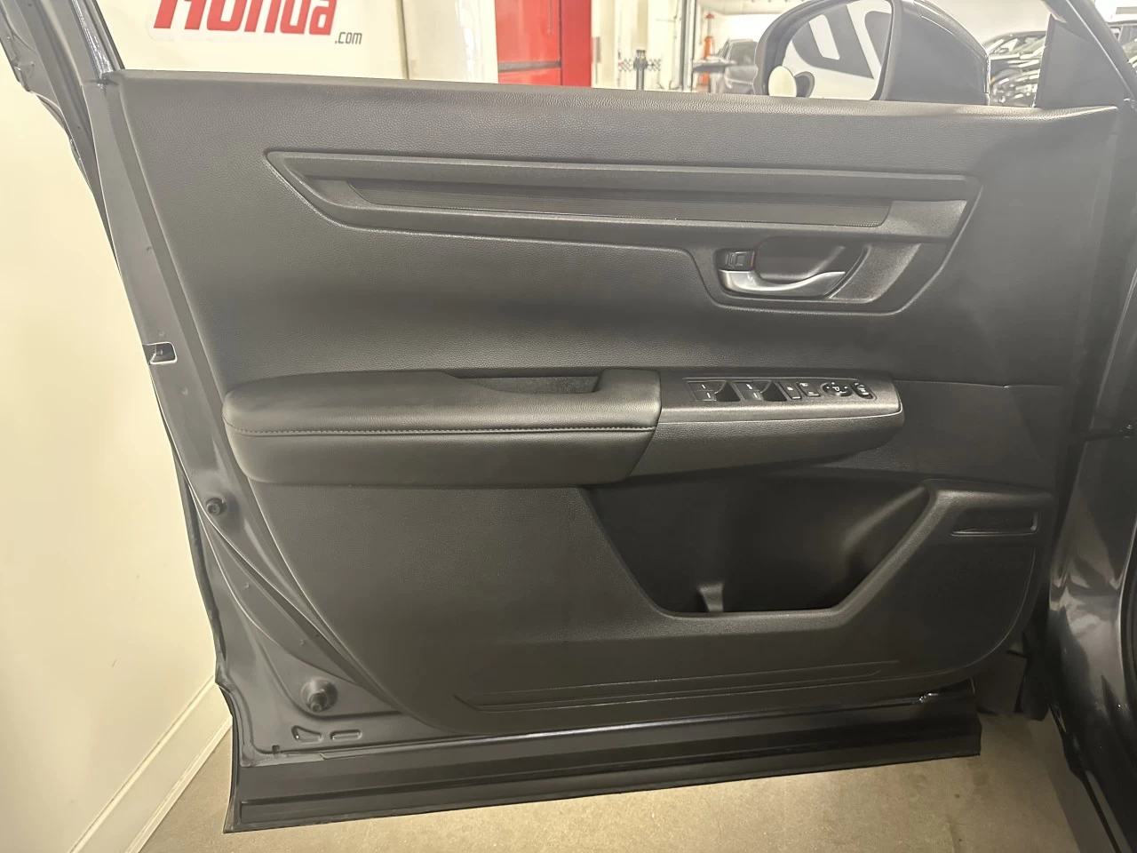 2023 Honda CR-V LX https://www.lombardihonda.com/resize/b990ff35b810a3abc0cc817b2ca24889-1