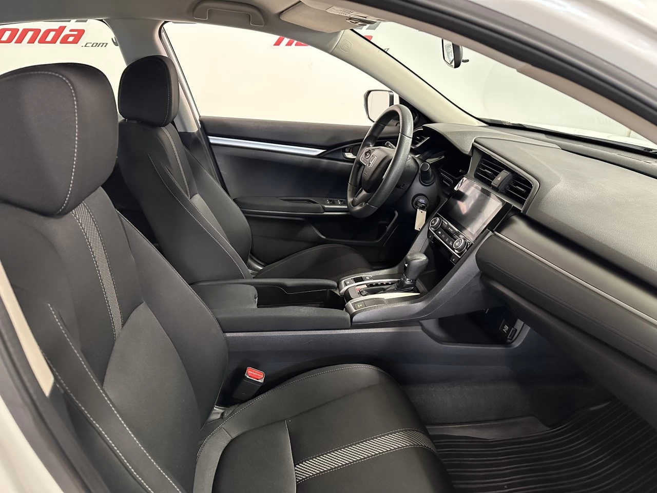 2016 Honda Civic
                                                    LX Image principale