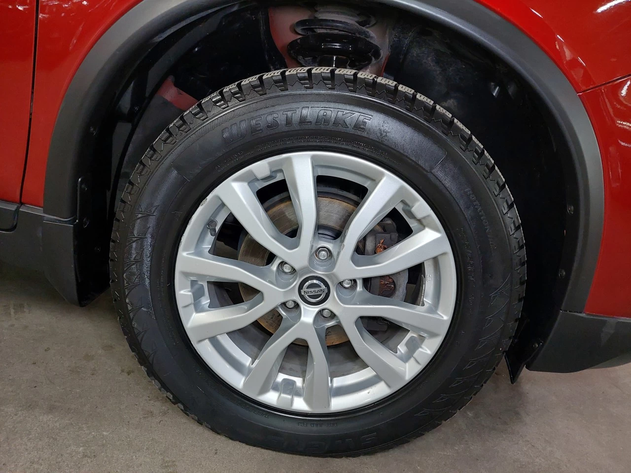 2018 Nissan Rogue
                                                    SV Main Image