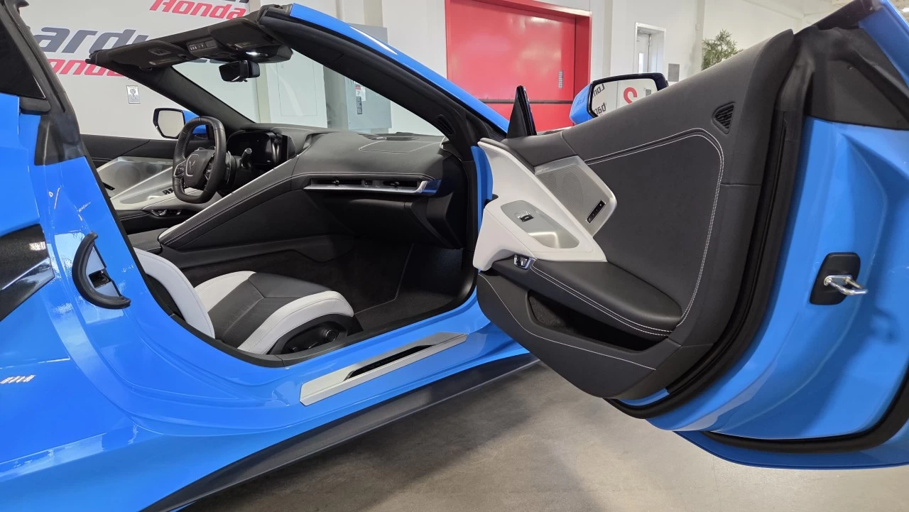 2023 Chevrolet Corvette 2LT https://www.lombardihonda.com/resize/b990ff35b810a3abc0cc817b2ca24889-1