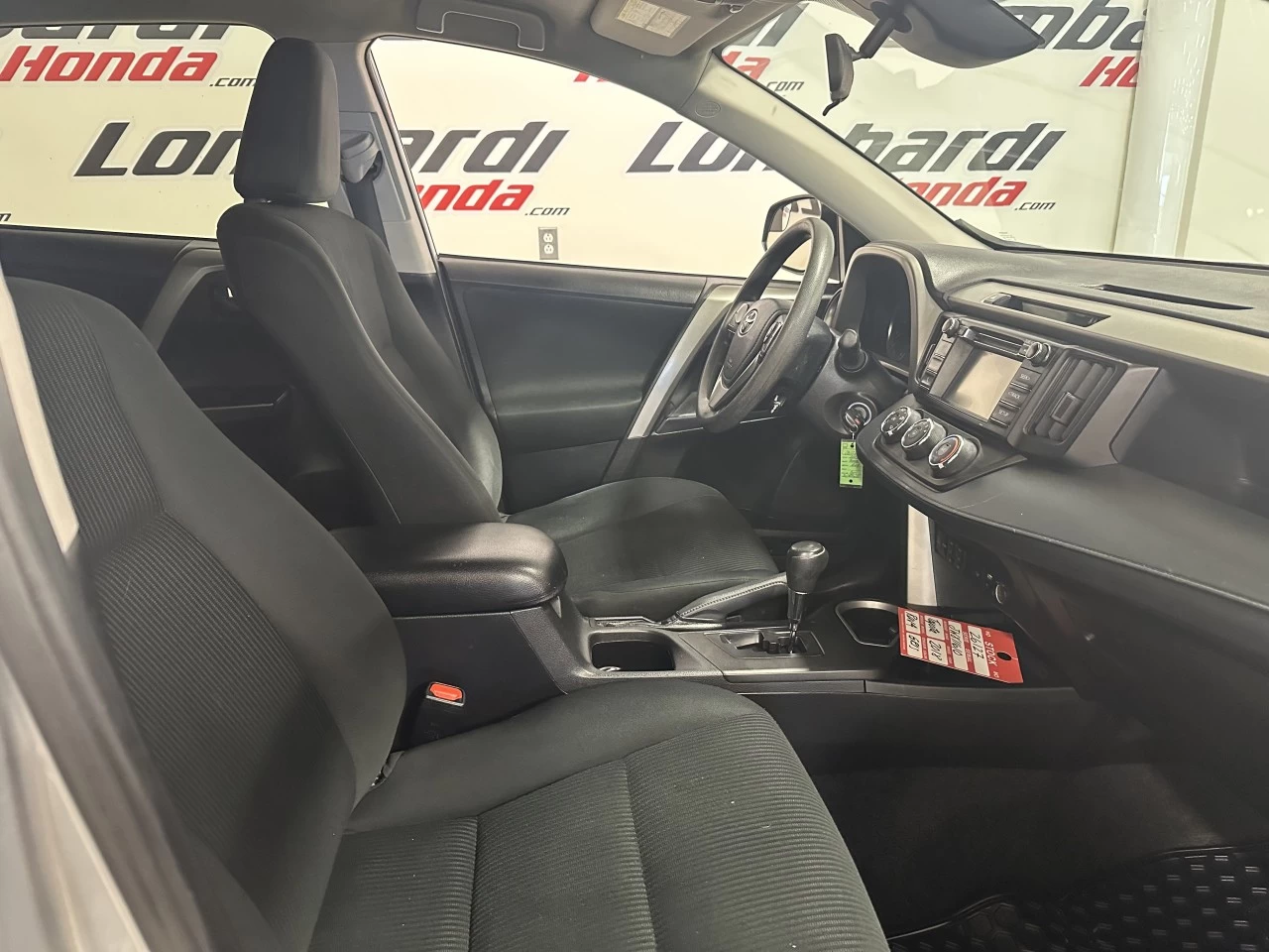 2018 Toyota RAV4 LE Image principale