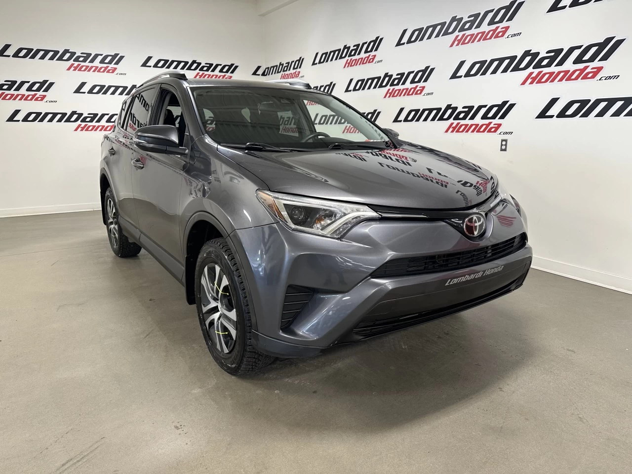 2017 Toyota RAV4 LE Image principale