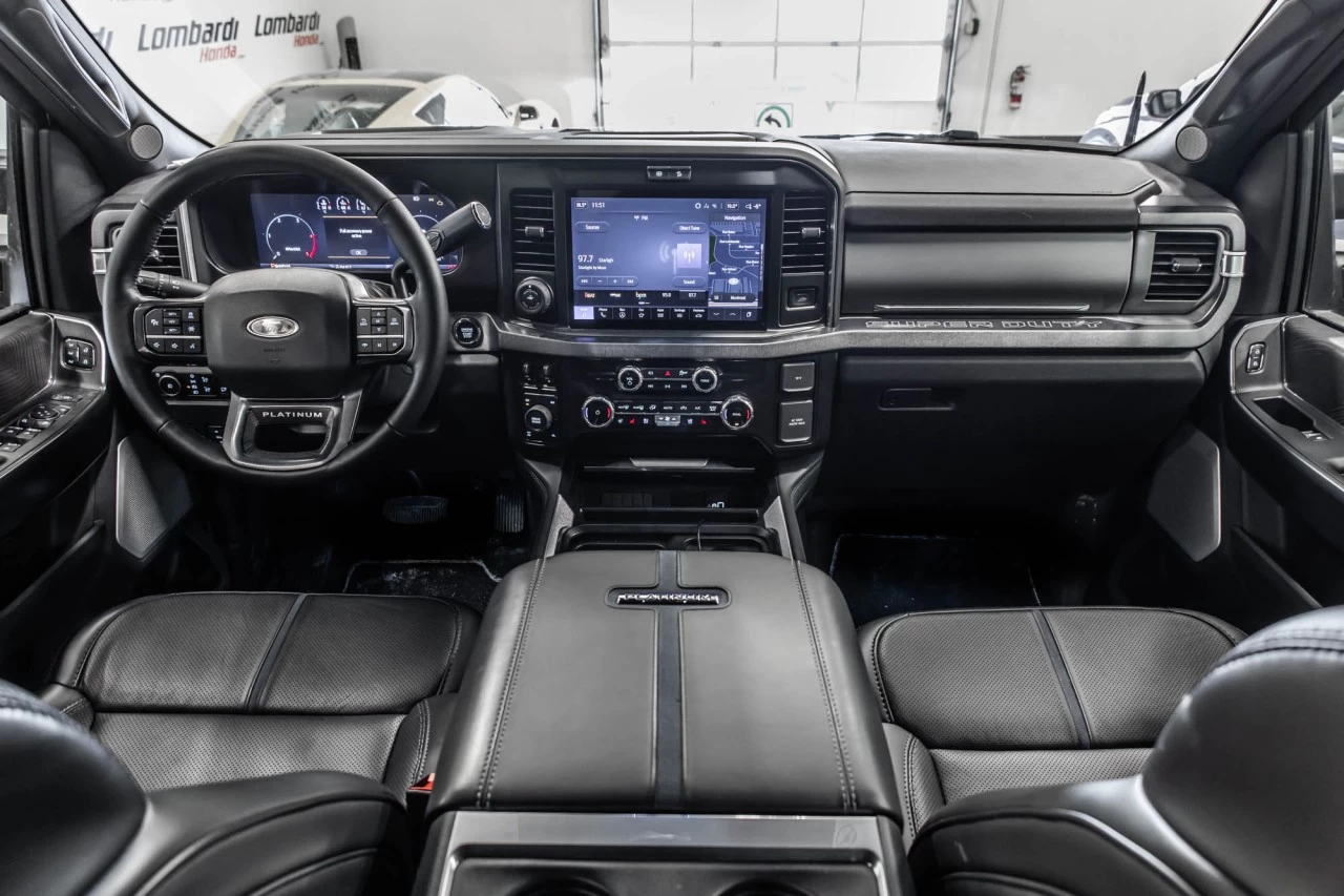 2025 Ford F-250 Platinum Main Image