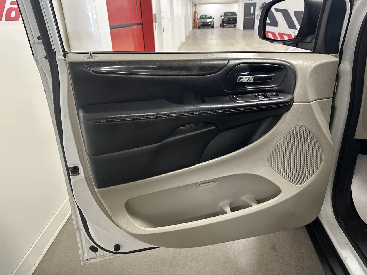 2017 Dodge Grand Caravan Canada Value Package Main Image