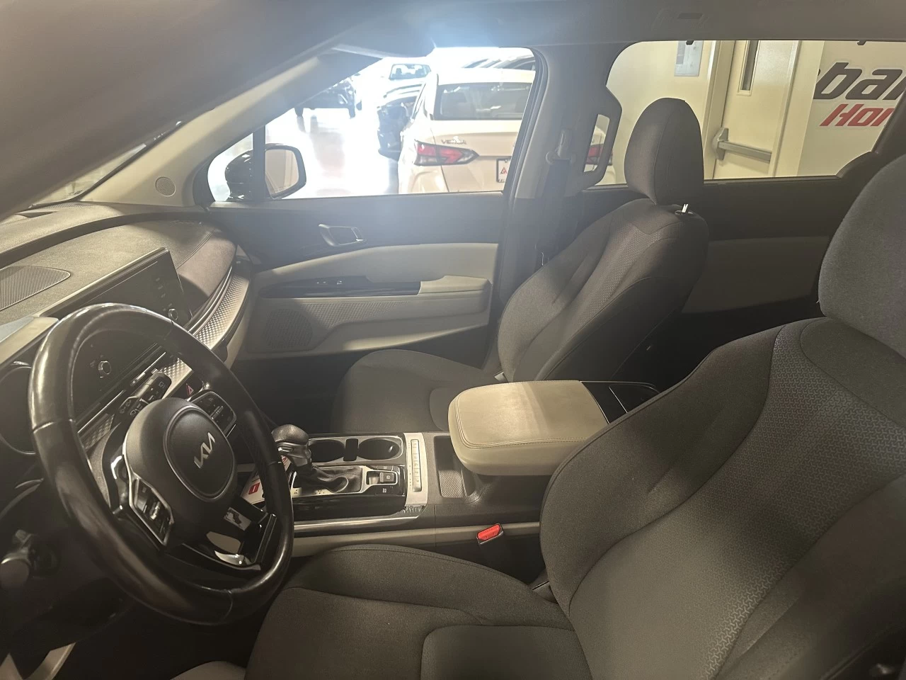 2024 Kia Carnival LX+ Main Image
