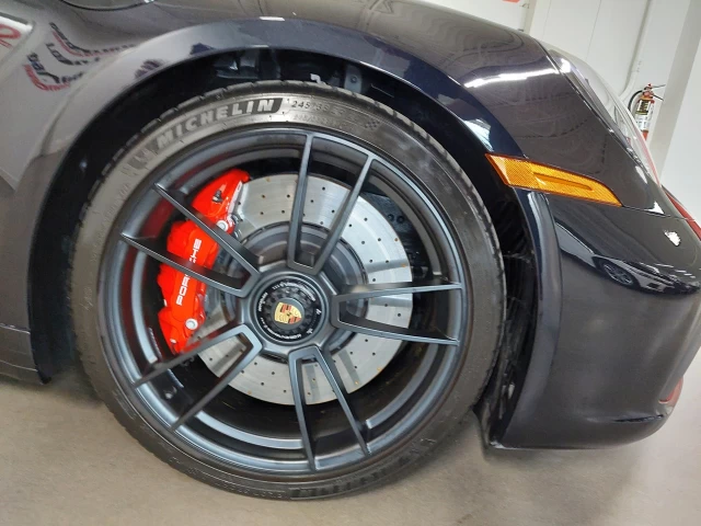 Porsche 911 CARRERA 4 GTS 2024