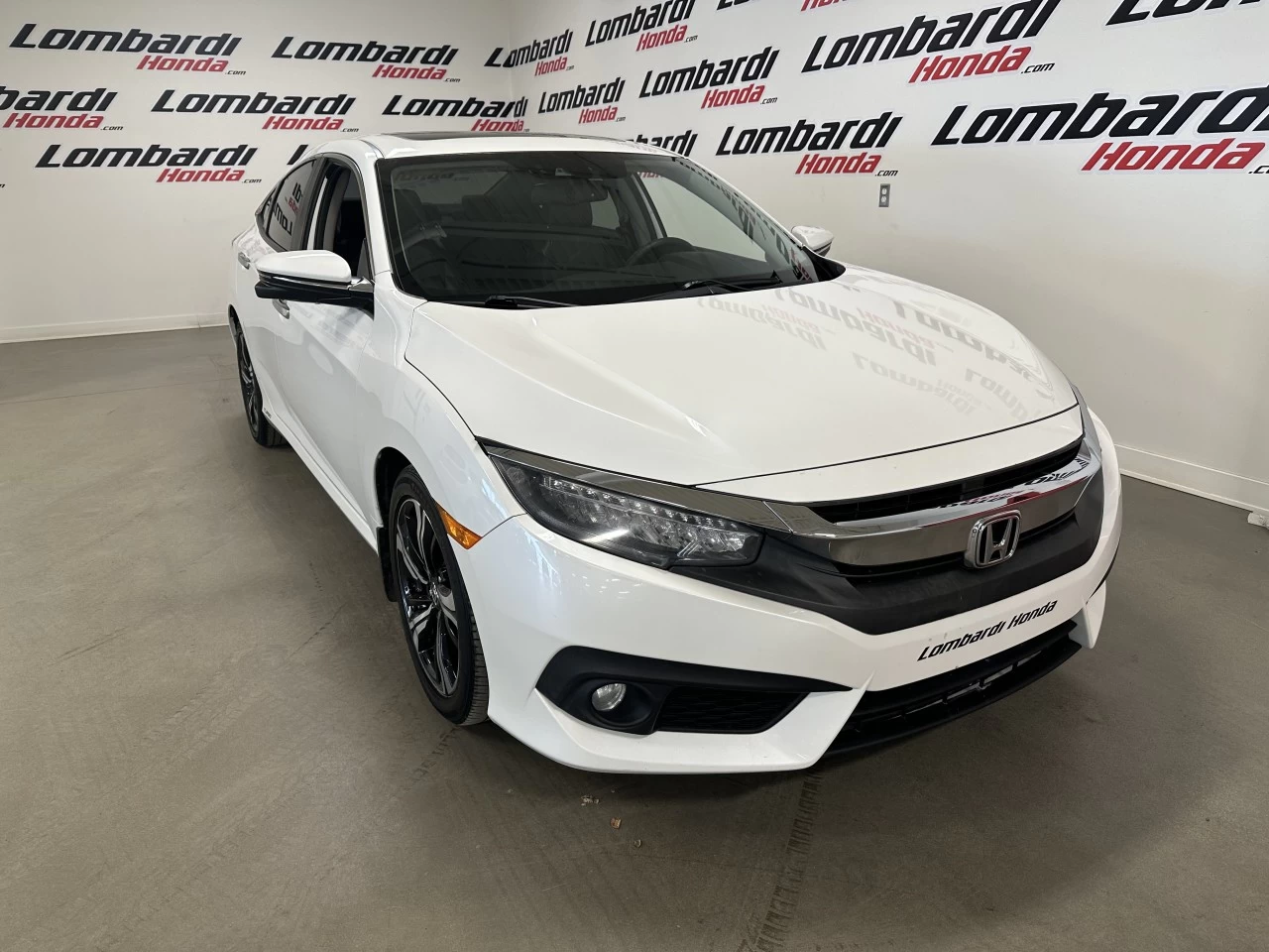 2017 Honda Civic Berline Touring Image principale