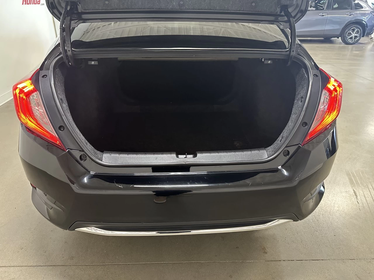 2020 Honda Civic
                                                    EX Main Image