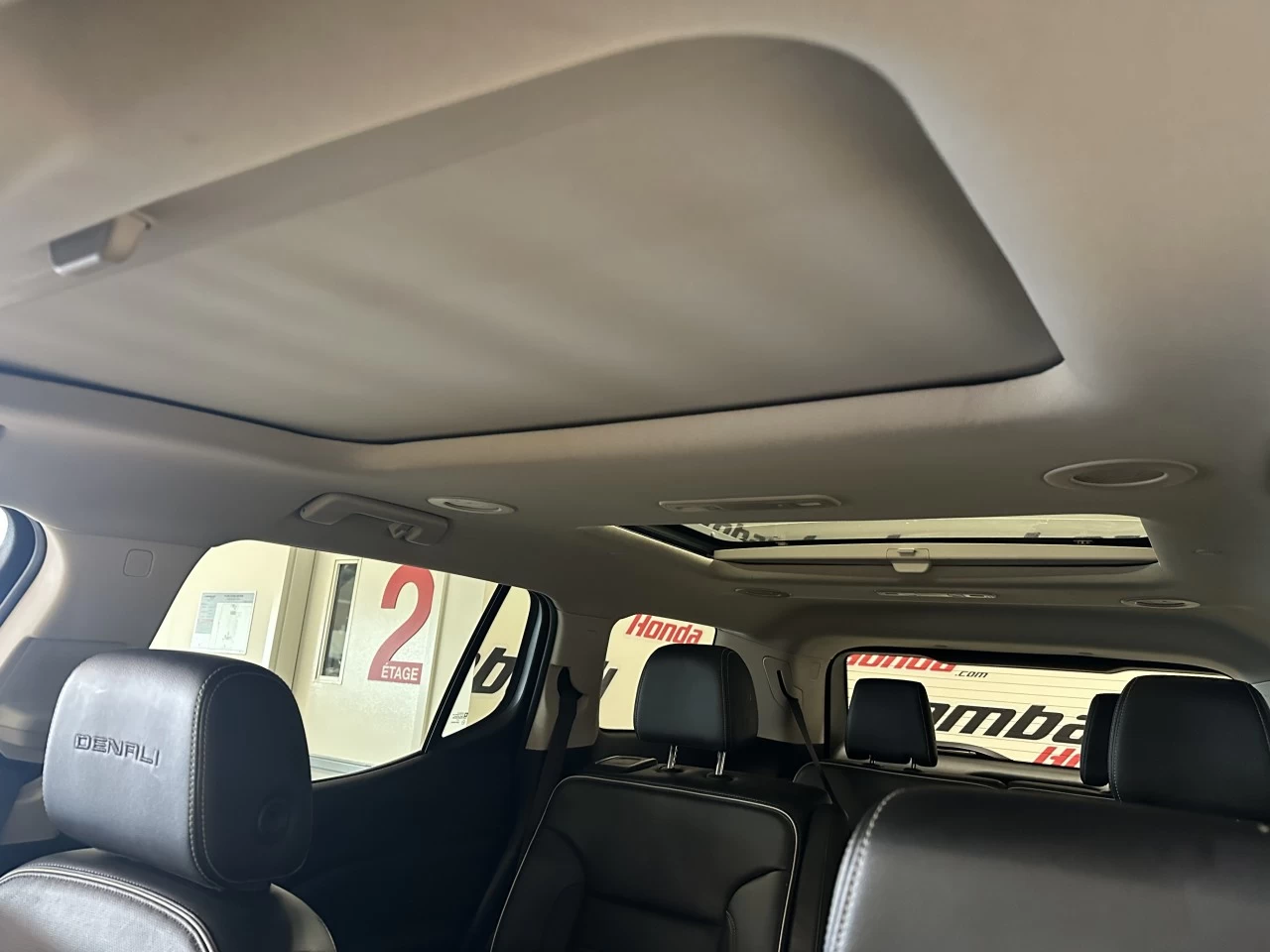 2023 GMC Acadia Denali Image principale
