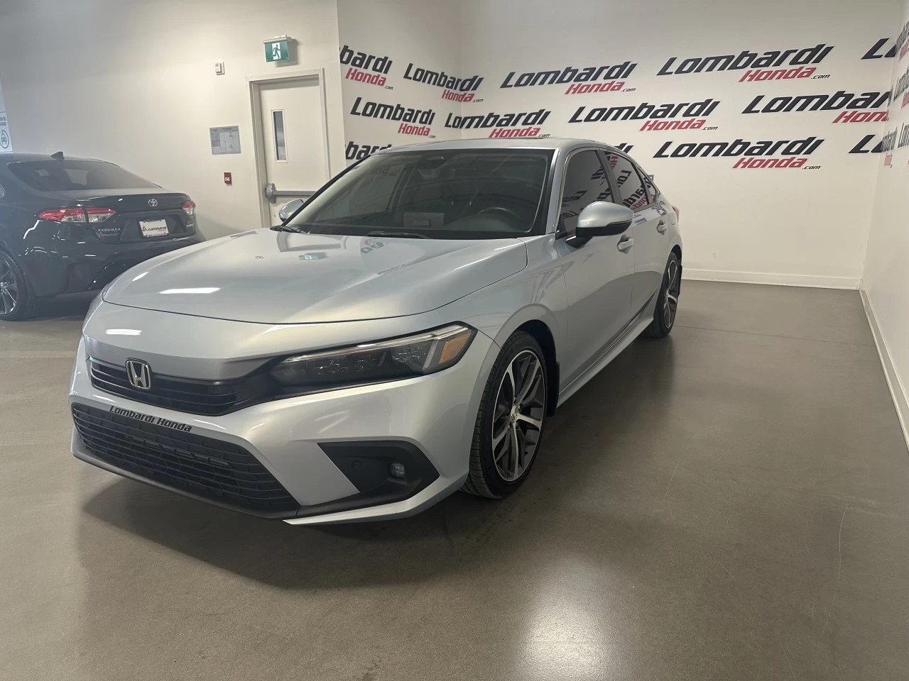 2022 Honda Civic Touring https://www.lombardihonda.com/resize/b990ff35b810a3abc0cc817b2ca24889-1