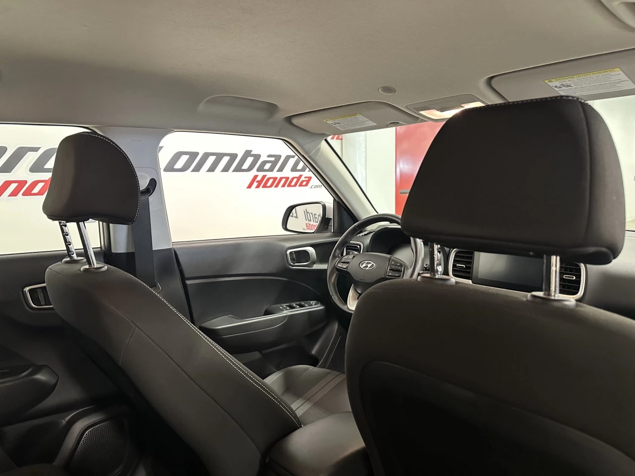 2023 Hyundai Venue Preferred Main Image