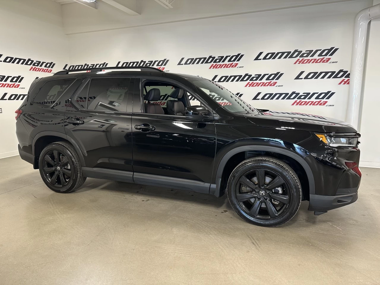2023 Honda Pilot
                                                    Black Edition Main Image