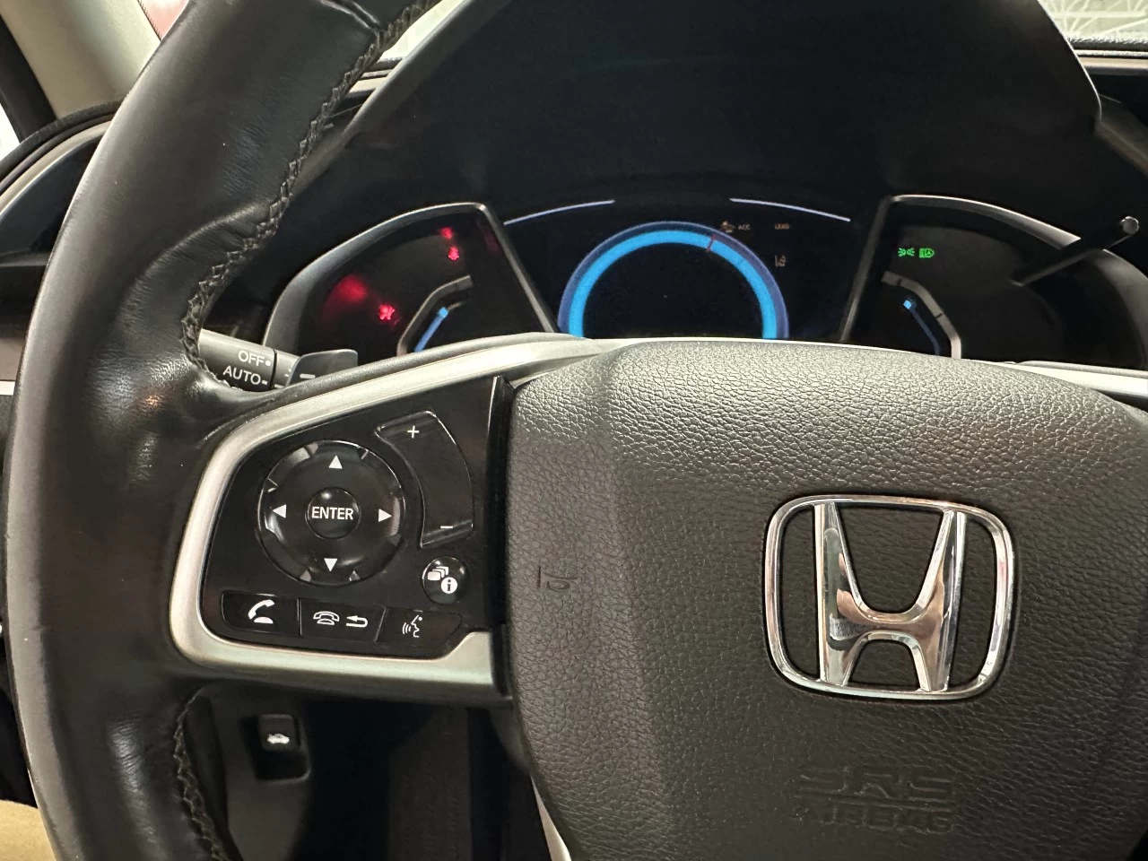 2019 Honda Civic
                                                    Touring Main Image