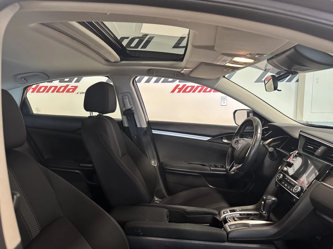2021 Honda Civic
                                                    EX Main Image
