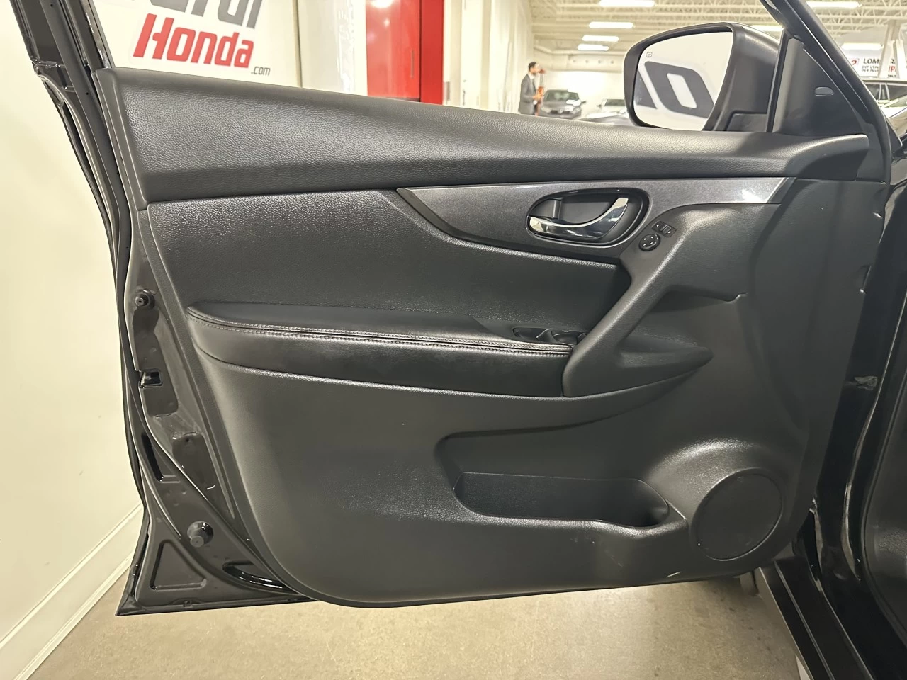 2018 Nissan Rogue S/SV Main Image