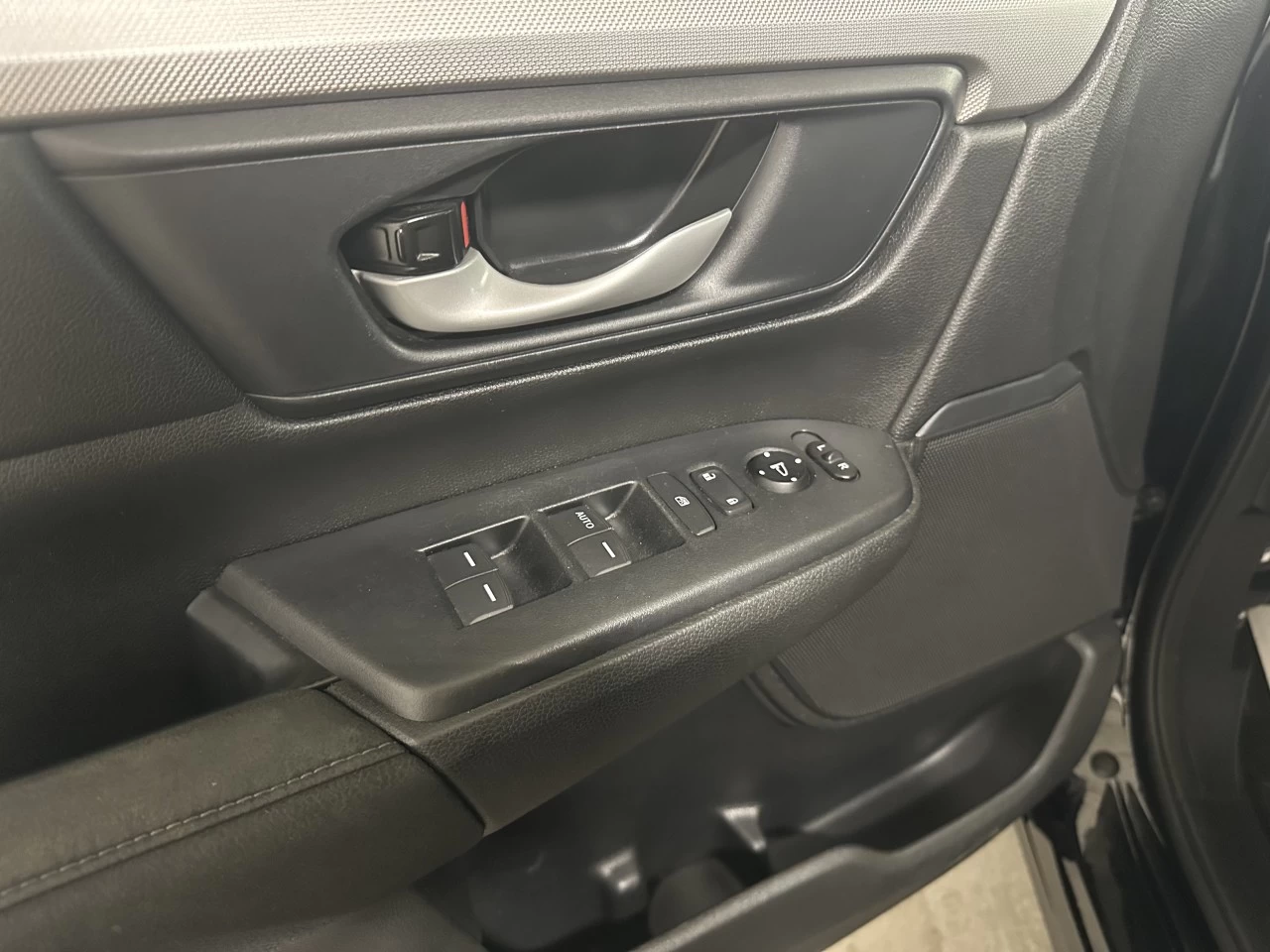 2022 Honda CR-V LX https://www.lombardihonda.com/resize/b990ff35b810a3abc0cc817b2ca24889-1