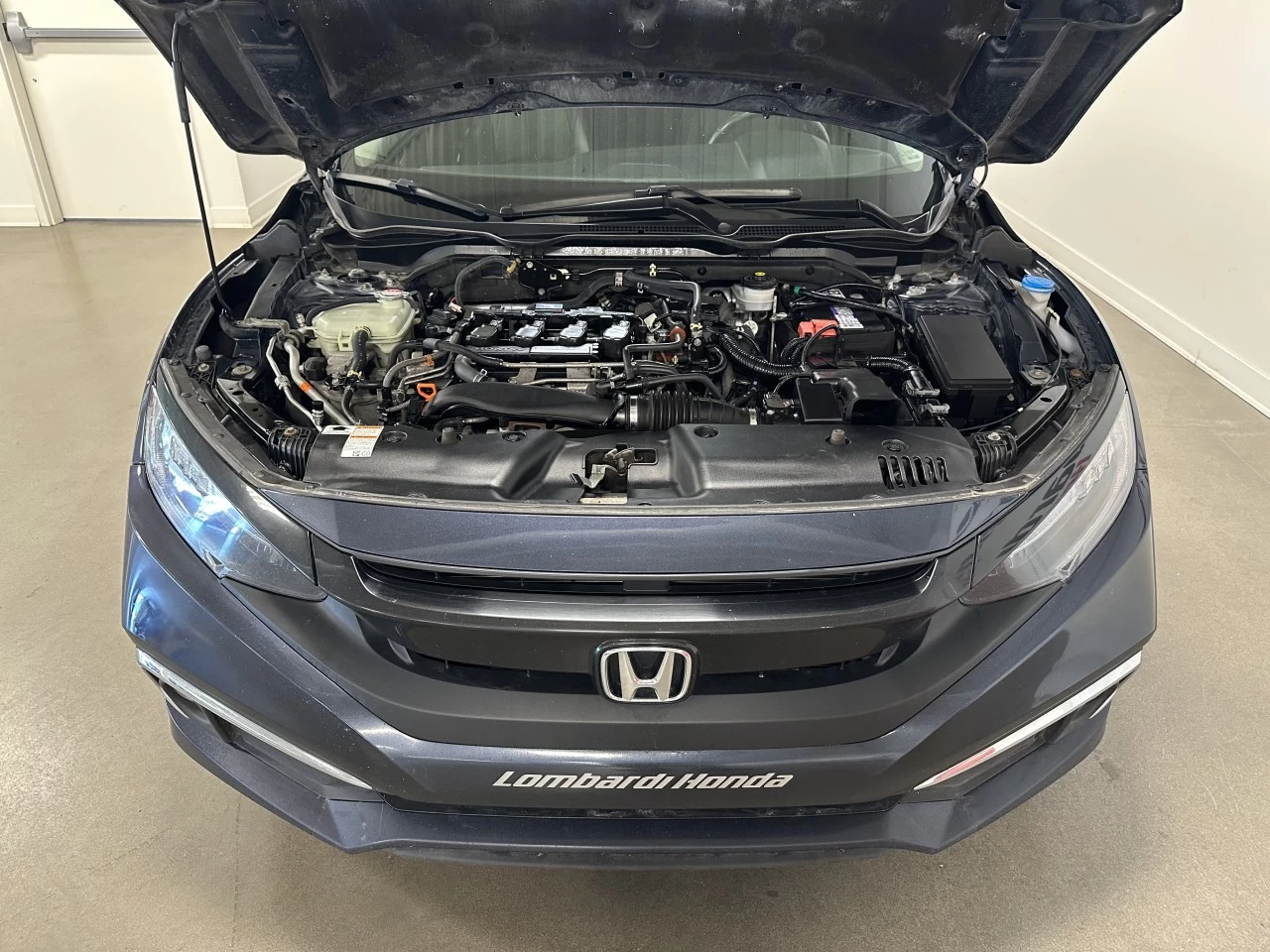 2019 Honda Civic
                                                    Touring Main Image