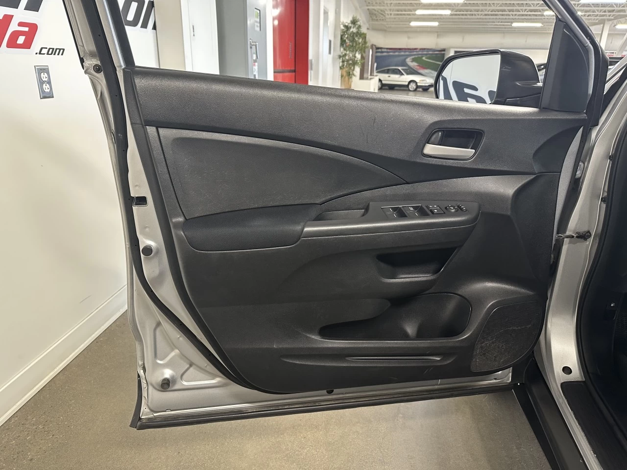 2016 Honda CR-V LX https://www.lombardihonda.com/resize/b990ff35b810a3abc0cc817b2ca24889-1