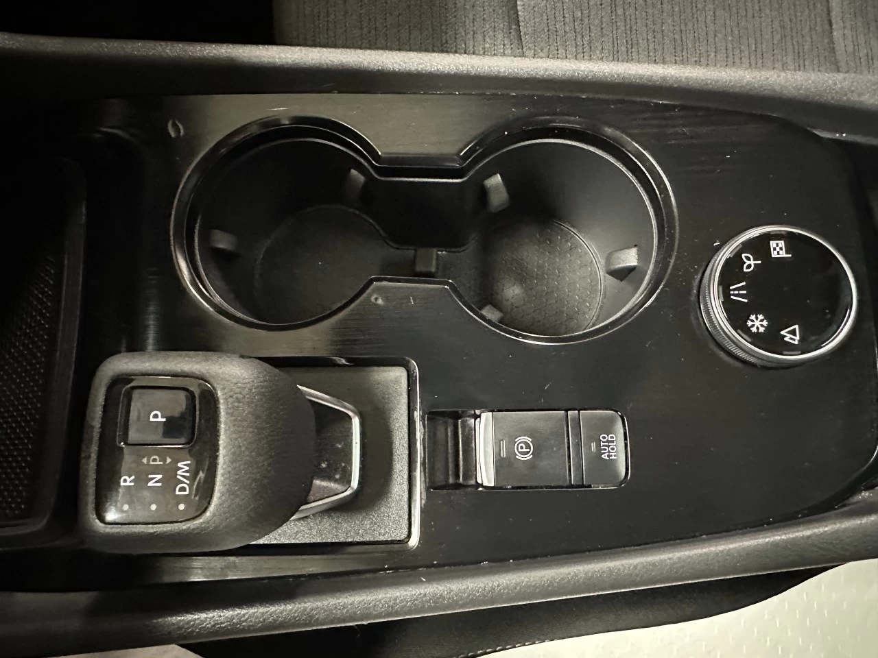 2021 Nissan Rogue
                                                    SV Image principale