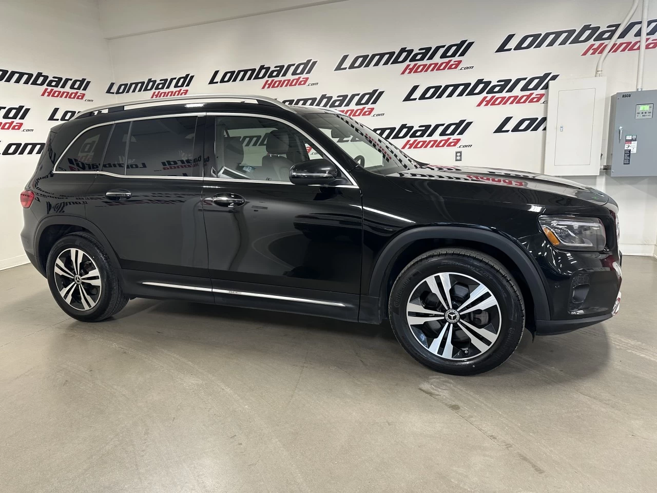 2024 Mercedes-Benz GLB GLB 250 Main Image