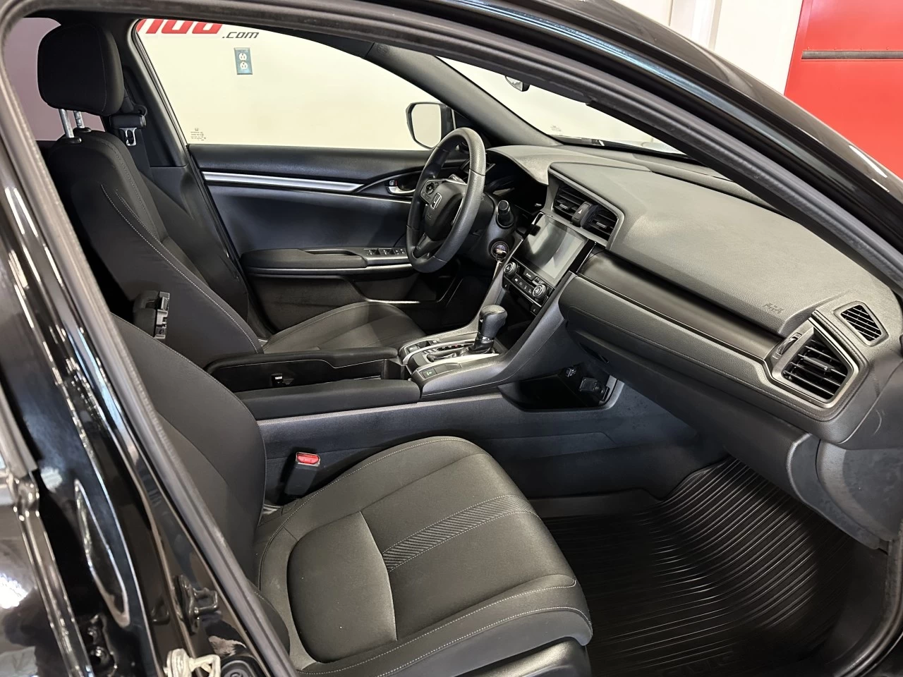 2018 Honda Civic
                                                    LX Main Image