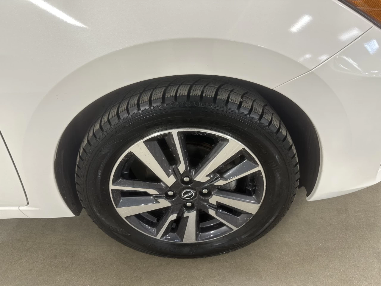 2023 Nissan Versa SV Image principale