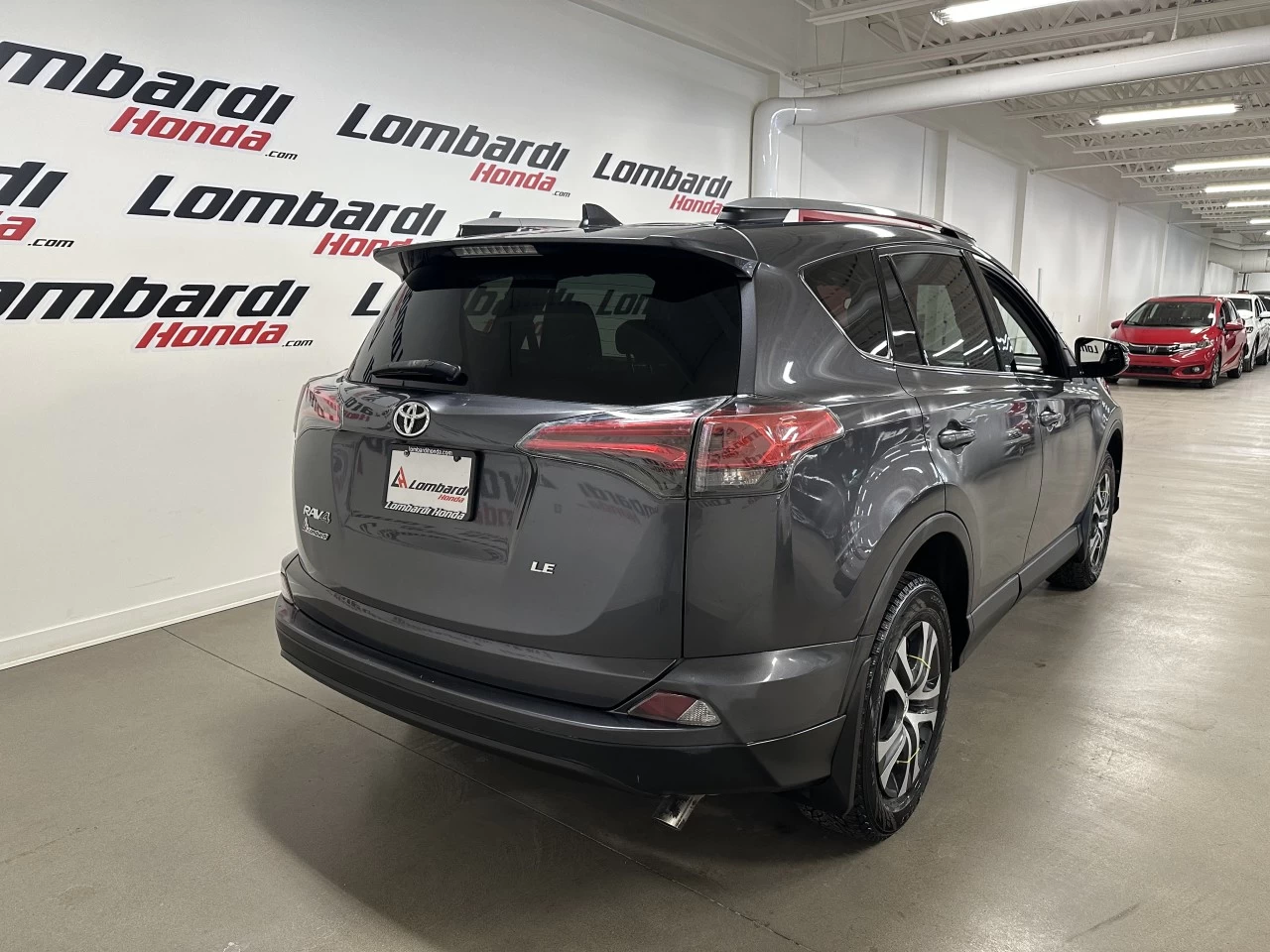 2017 Toyota RAV4 LE Image principale
