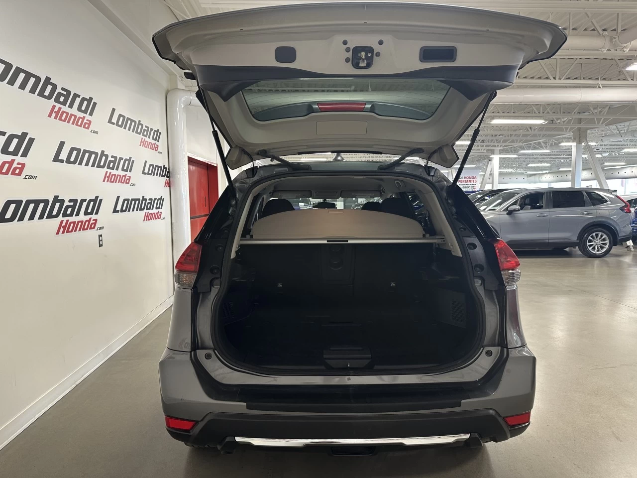 2018 Nissan Rogue SV Image principale