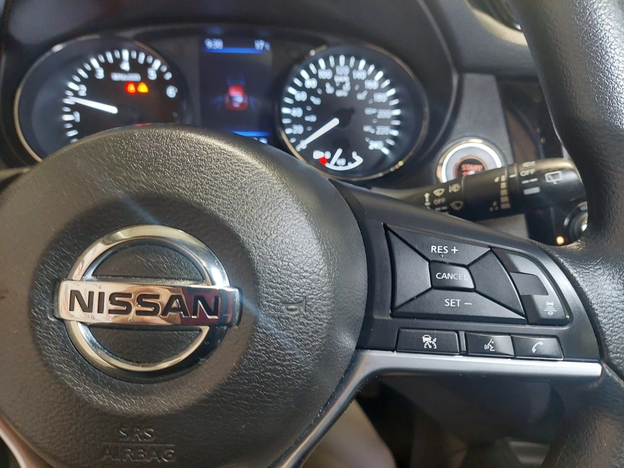 2020 Nissan Rogue
                                                    SV Image principale