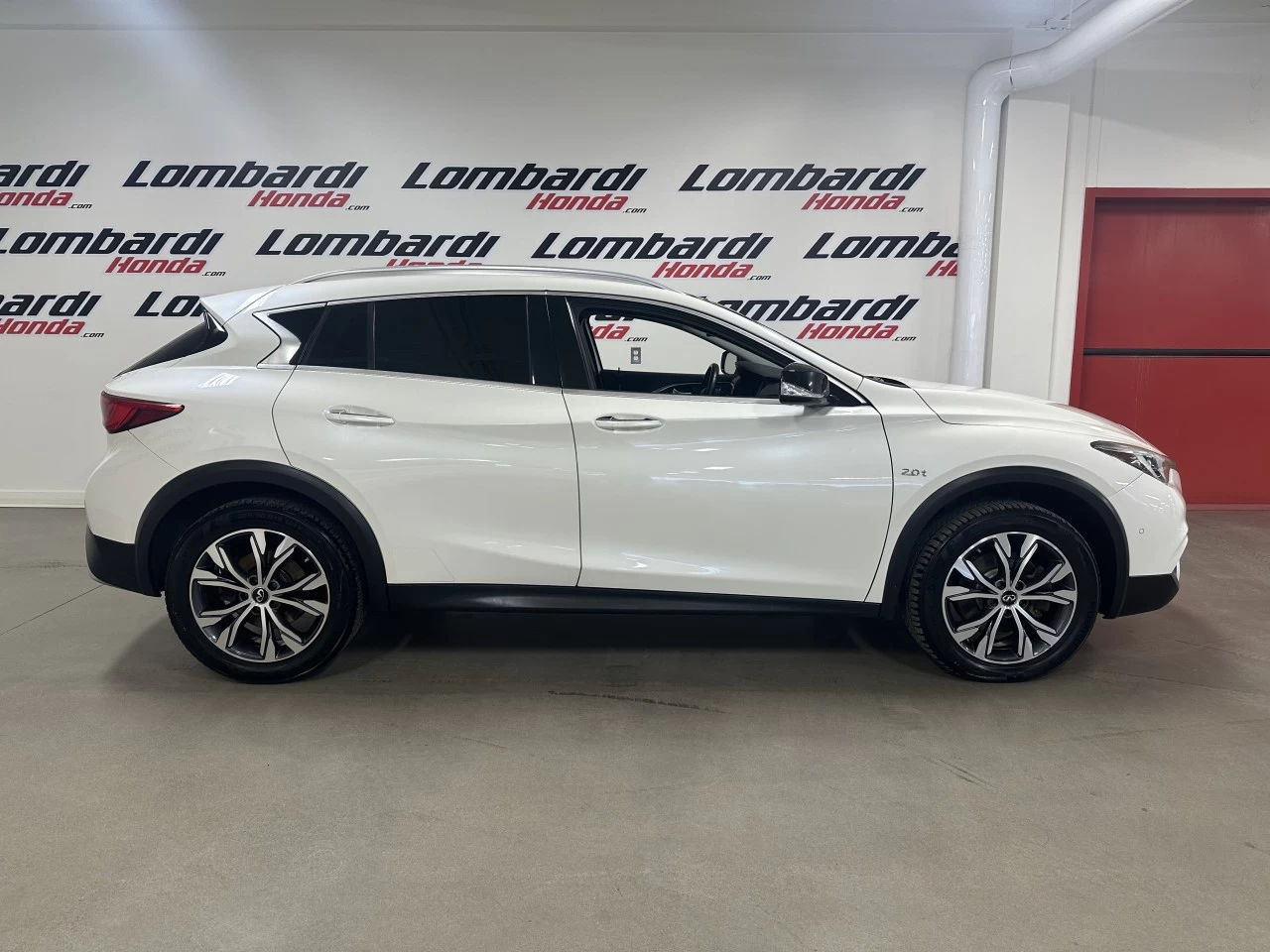 2017 INFINITI QX30 AWD 4dr Image principale