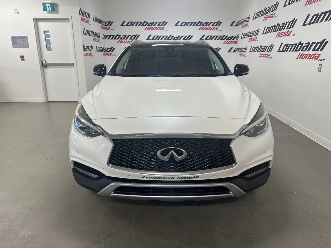 2017 INFINITI QX30 AWD 4dr Image principale