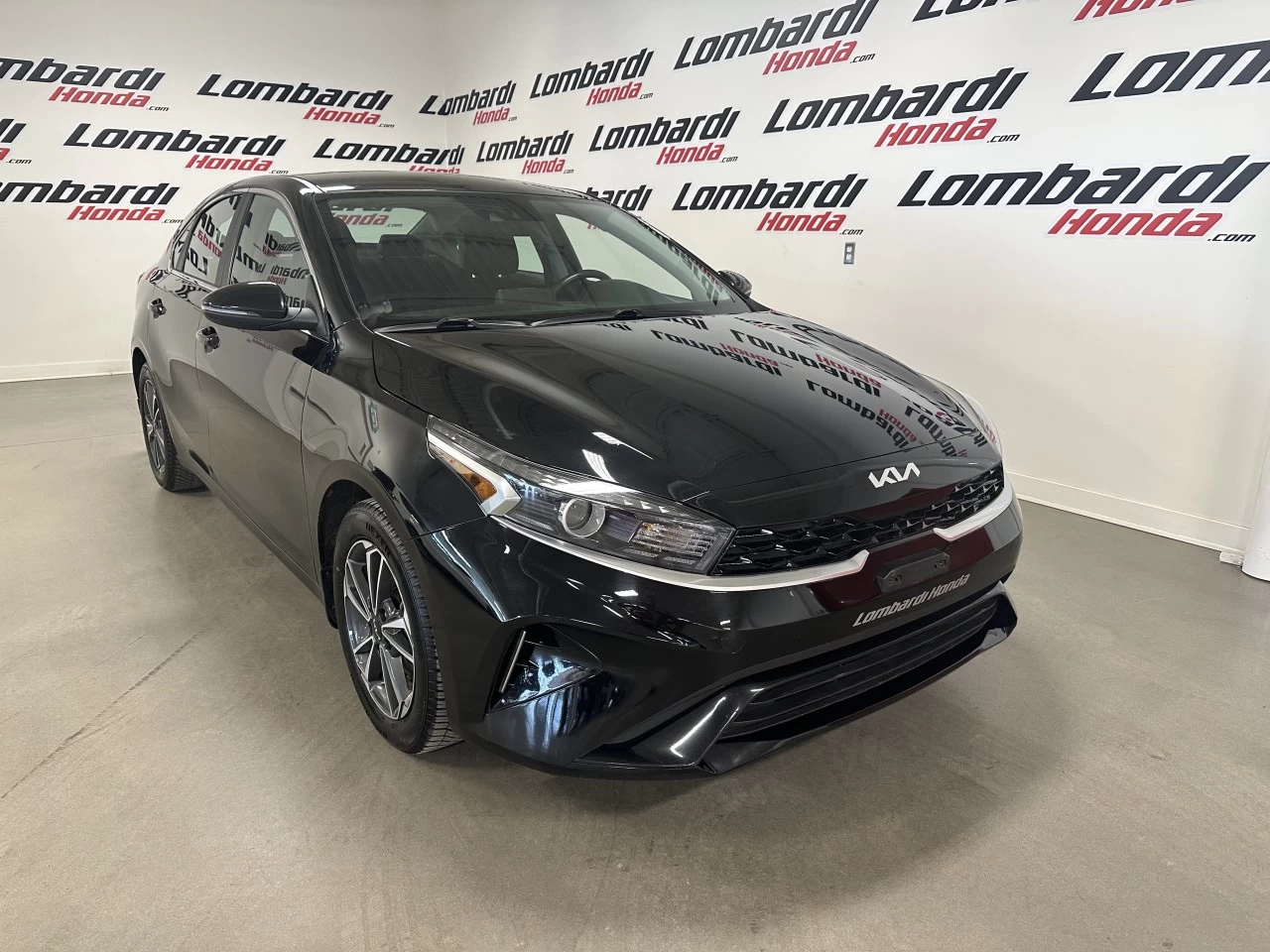 2023 Kia Forte EX https://www.lombardihonda.com/resize/b990ff35b810a3abc0cc817b2ca24889-1