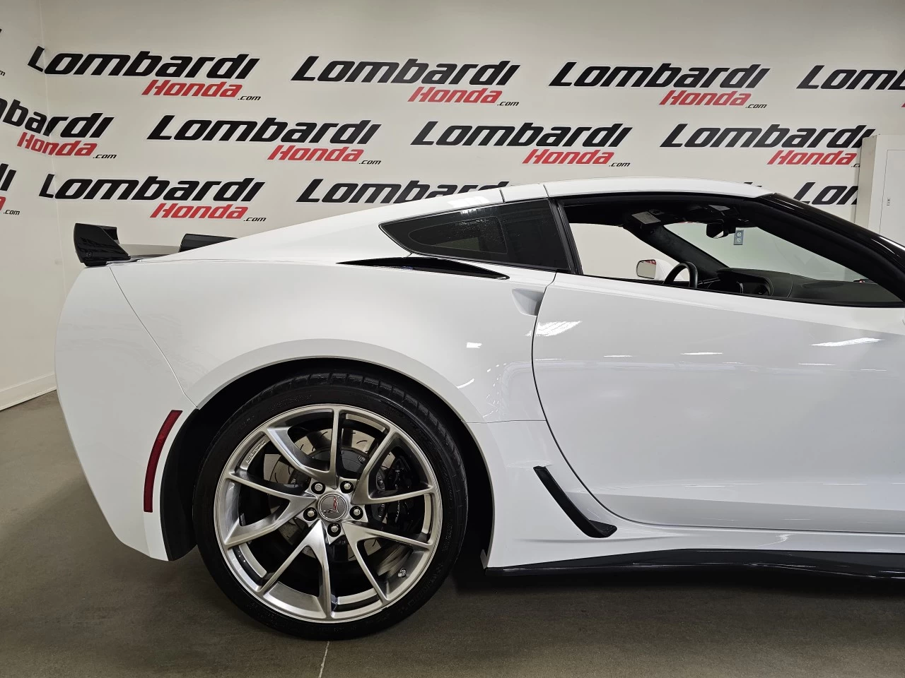 2019 Chevrolet Corvette Z06 3LZ https://www.lombardihonda.com/resize/b990ff35b810a3abc0cc817b2ca24889-1