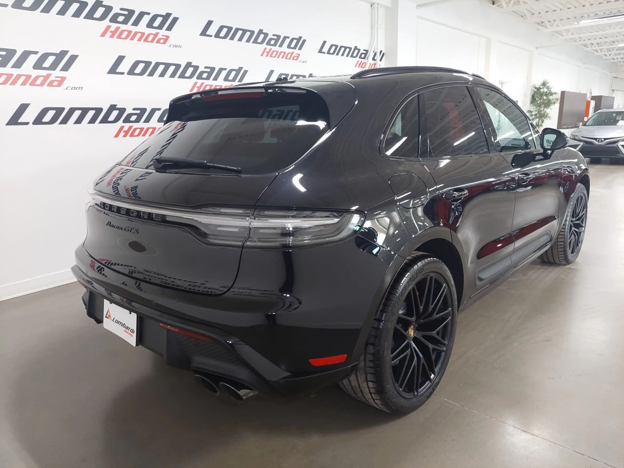 2024 Porsche Macan GTS https://www.lombardihonda.com/resize/b990ff35b810a3abc0cc817b2ca24889-1