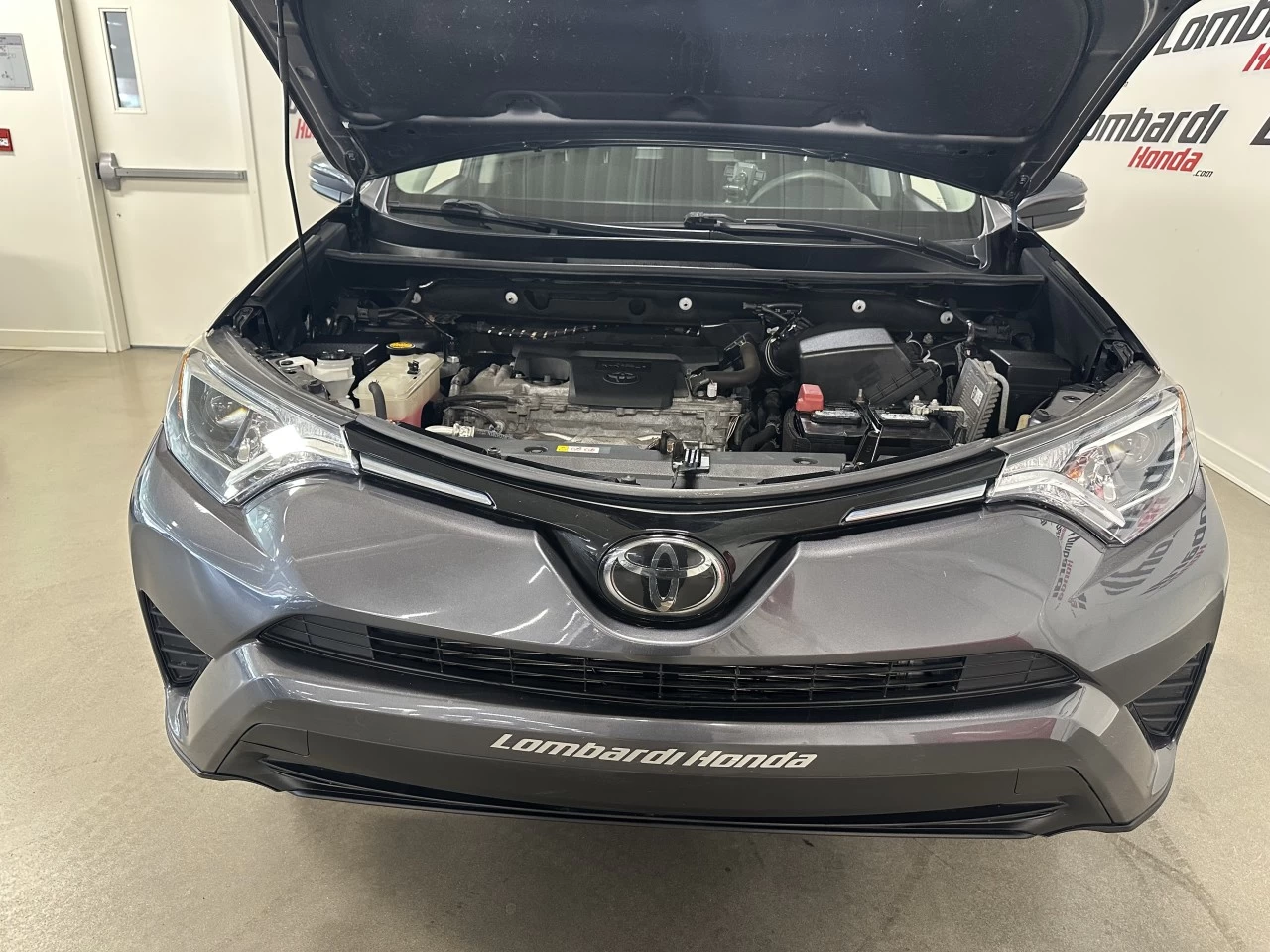 2018 Toyota RAV4
                                                    LE Main Image