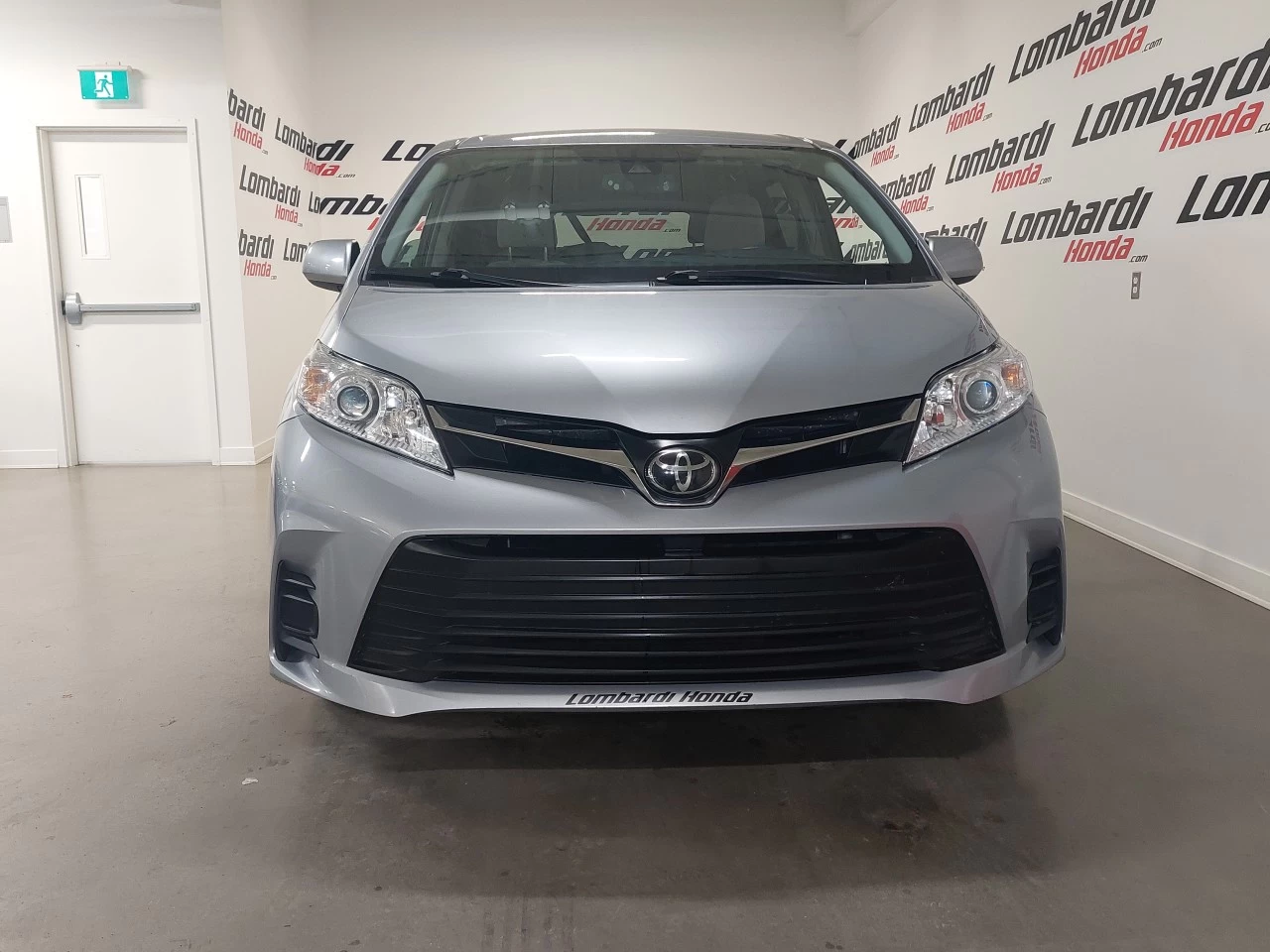 2018 Toyota Sienna
                                                    LE Image principale
