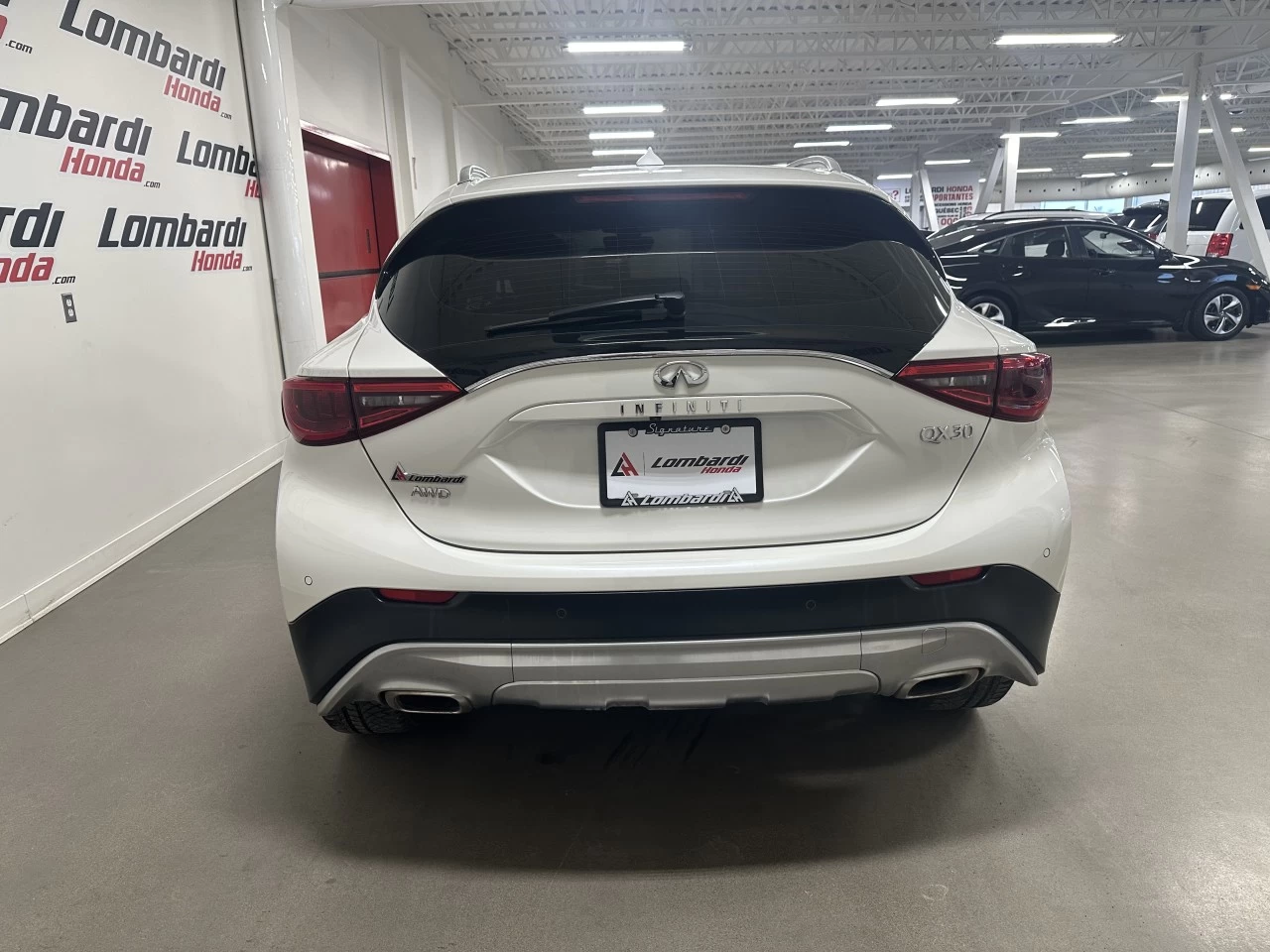 2017 INFINITI QX30 AWD 4dr Image principale