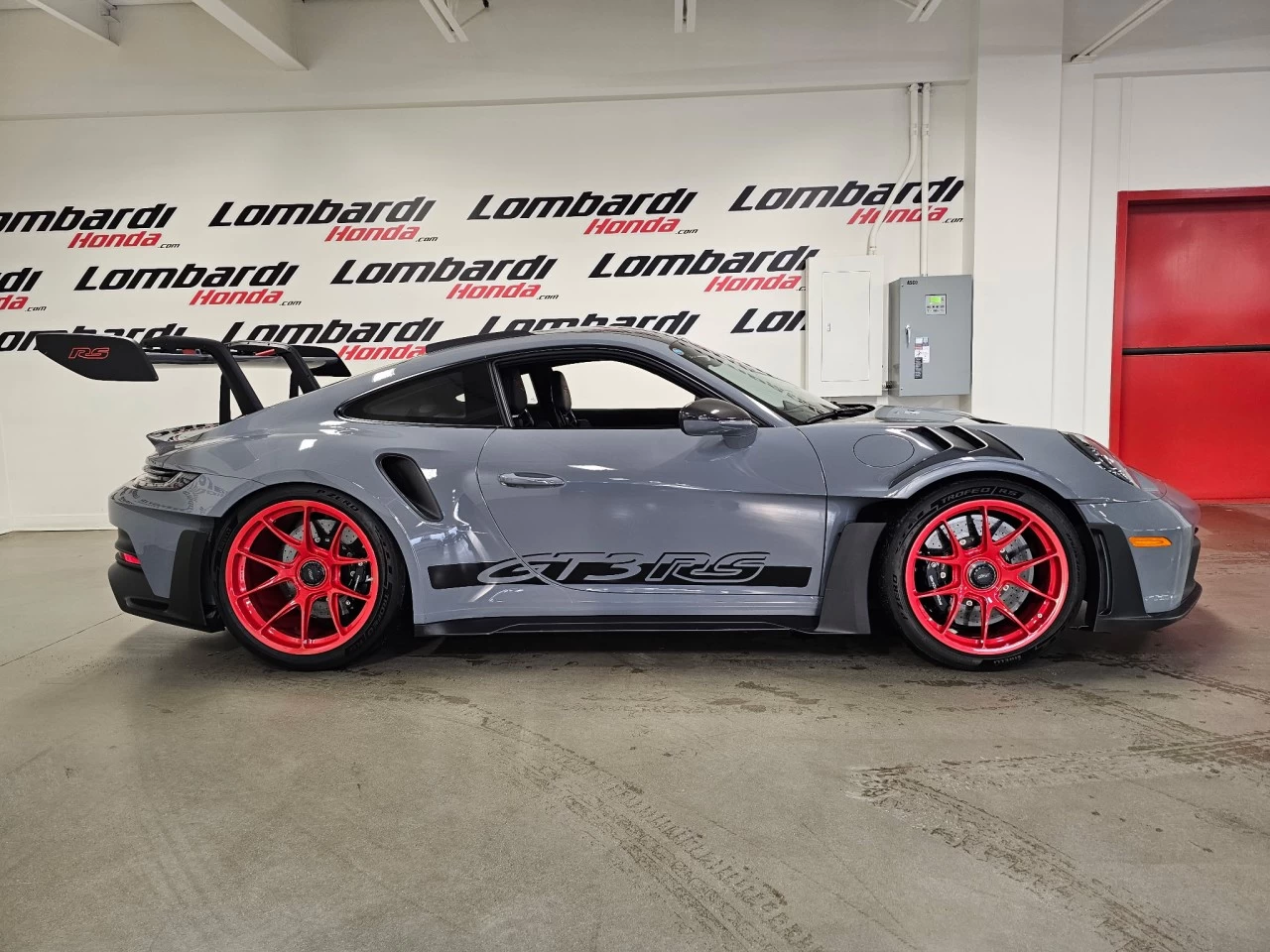 2024 Porsche 911 GT3 RS https://www.lombardihonda.com/resize/b990ff35b810a3abc0cc817b2ca24889-1