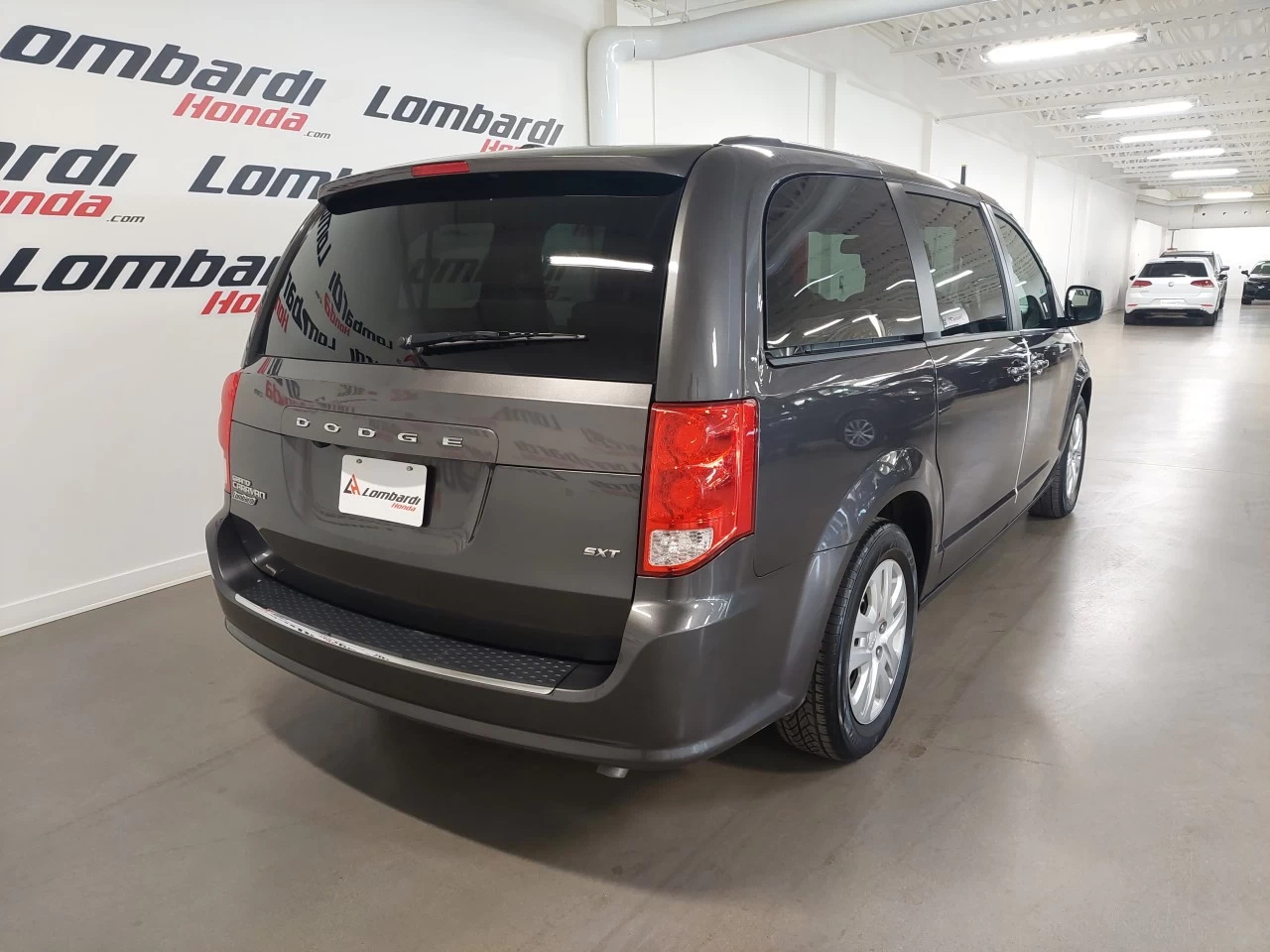 2019 Dodge Grand Caravan
                                                    SXT Main Image