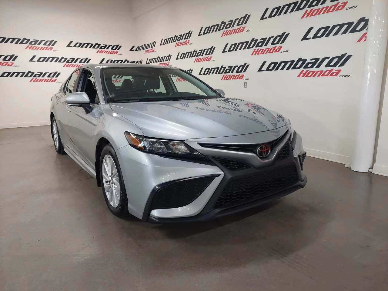 2021 Toyota Camry
                                                    SE Main Image