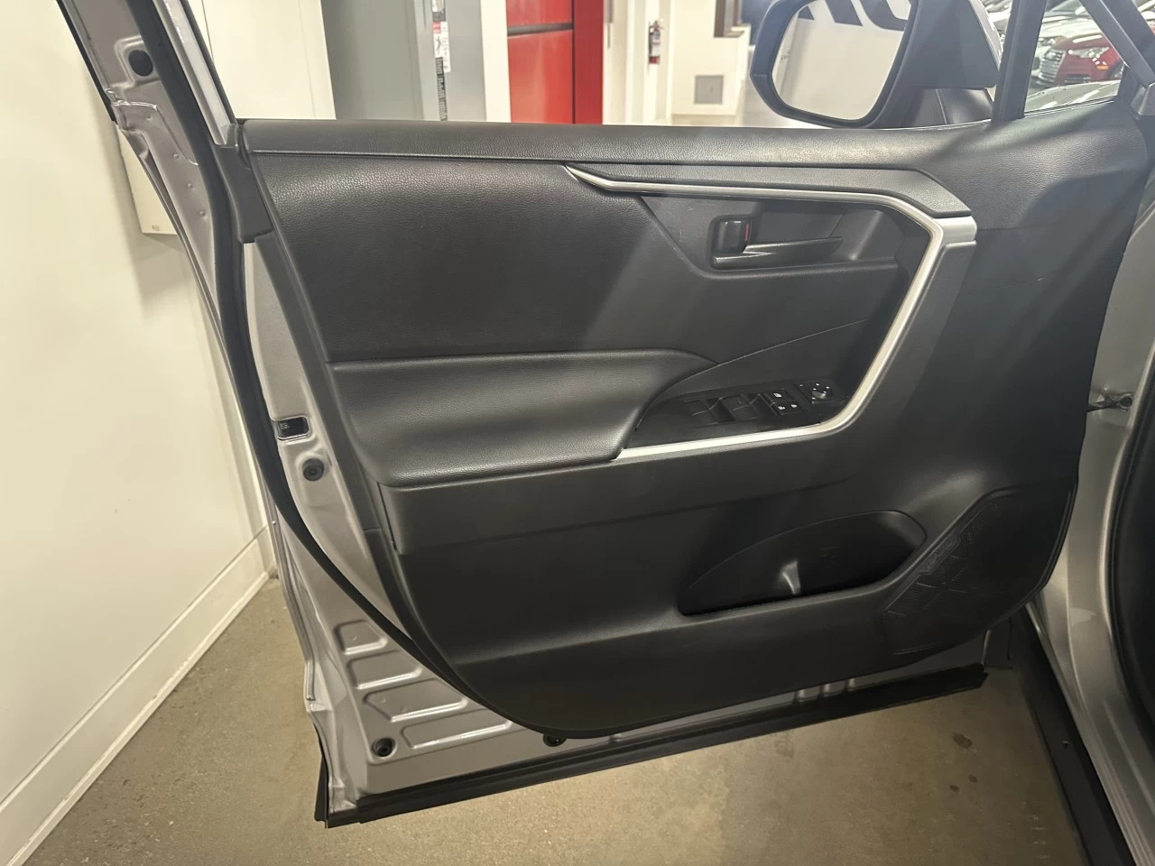 2024 Toyota RAV4 LE Image principale