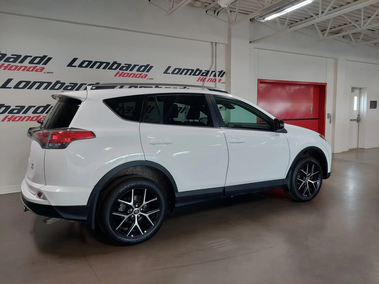 2018 Toyota RAV4 SE AWD https://www.lombardihonda.com/resize/b990ff35b810a3abc0cc817b2ca24889-1